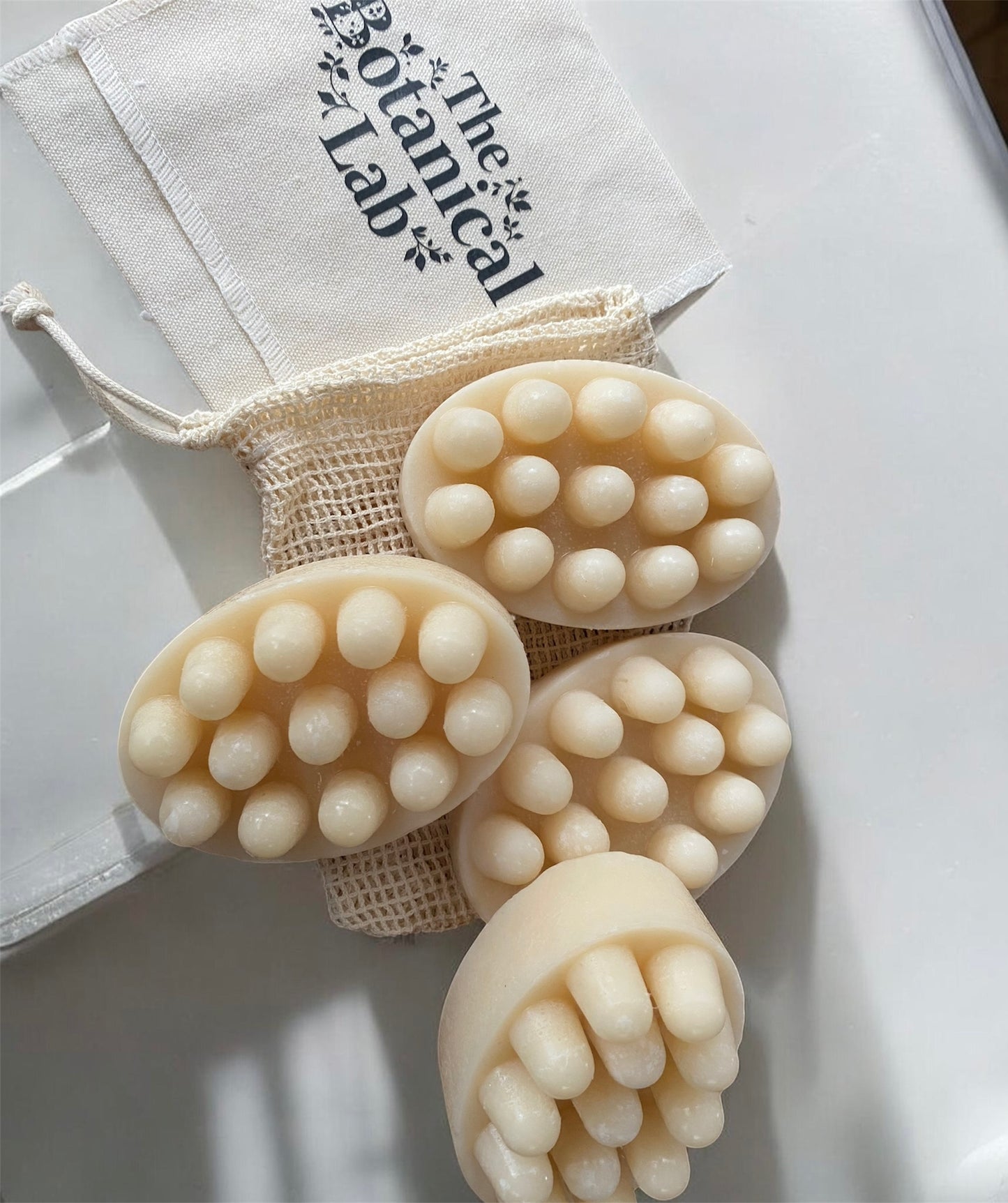 Botanical massaging shampoo Bar